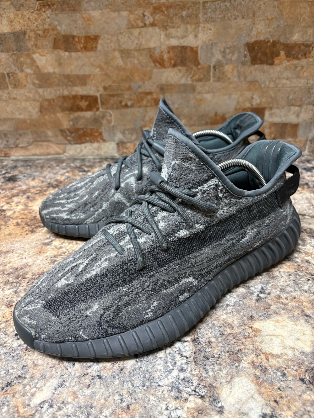 adidas x Yeezy
350 V2 MX Dark Salt 2022 ID4811
Size 12